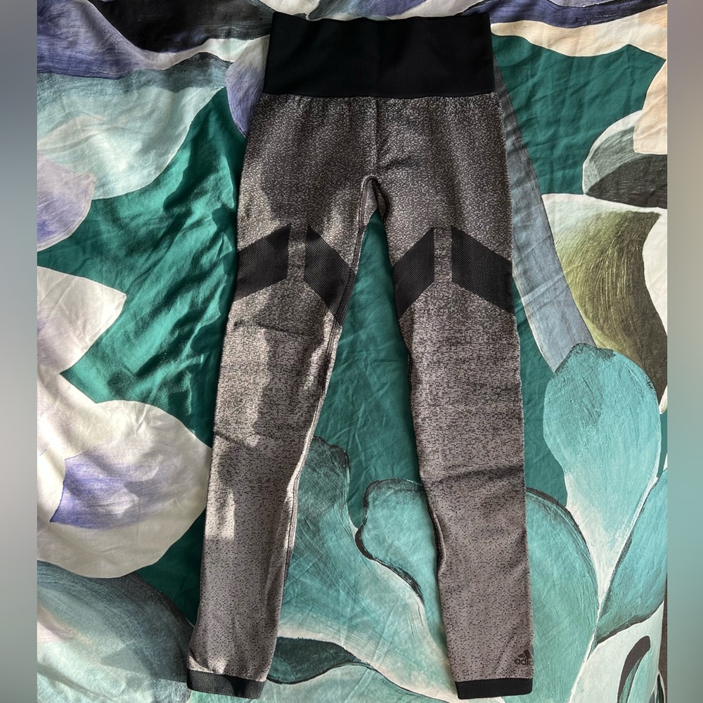 Adidas stretchy leggings